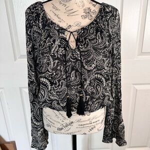 LA Hearts by Pacsun Black and White Paisley Women's Top EUC Size Medium boho